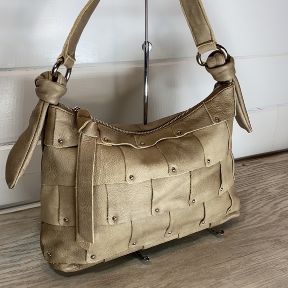 B Makowsky Pieced and Riveted Leather Shoulder Bag EUC - Picture 3 of 10